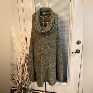 Elegant Cowl Neck Poncho-evergreen